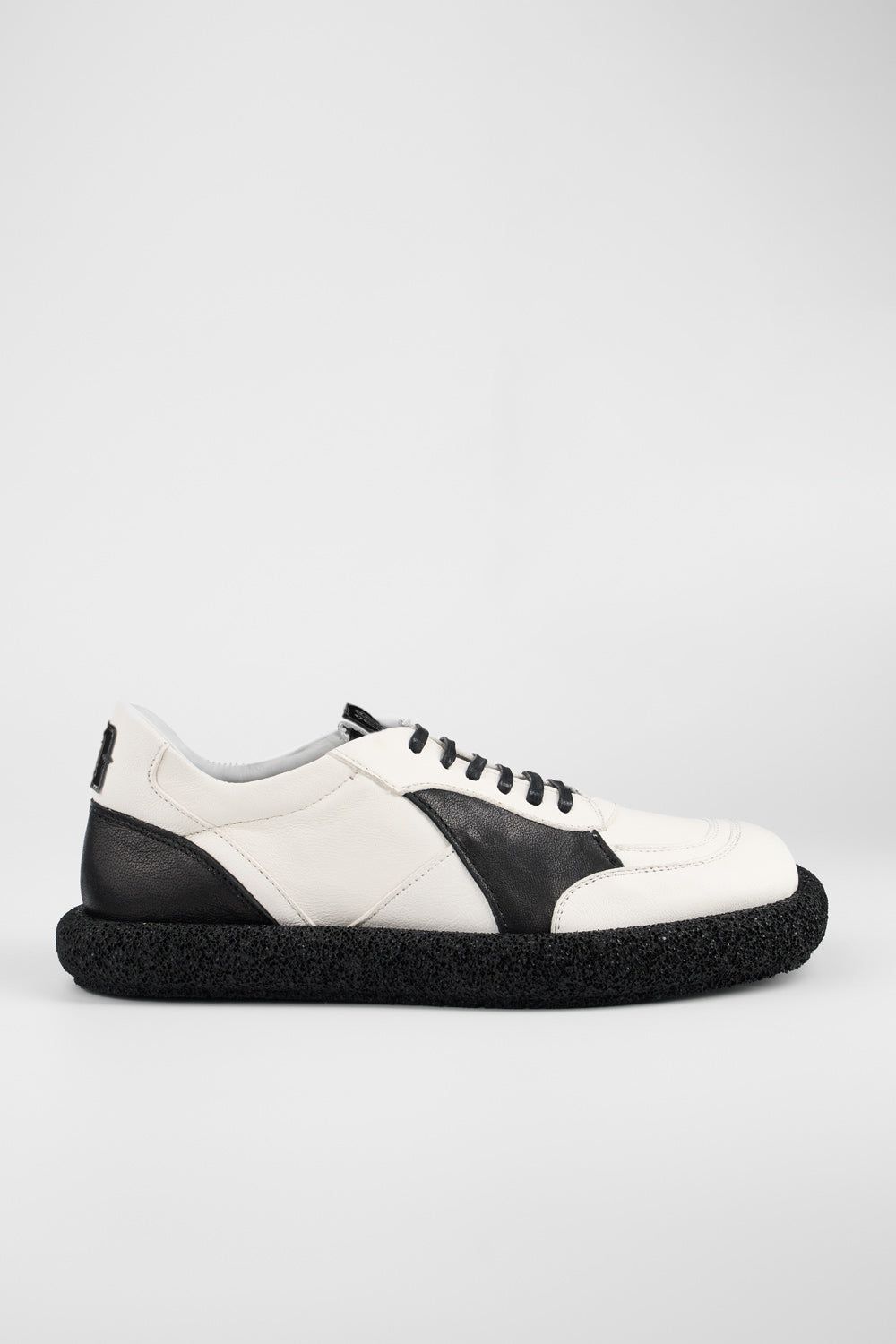 DEVON white-moon lightweight sneakers.