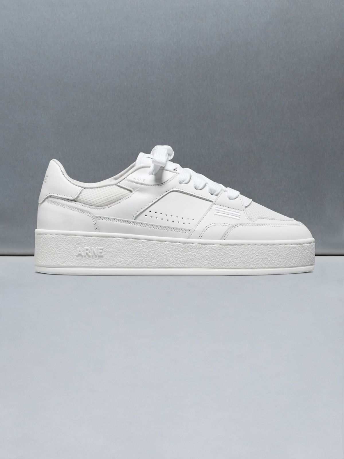 Arena Trainer 2.0 in Triple White