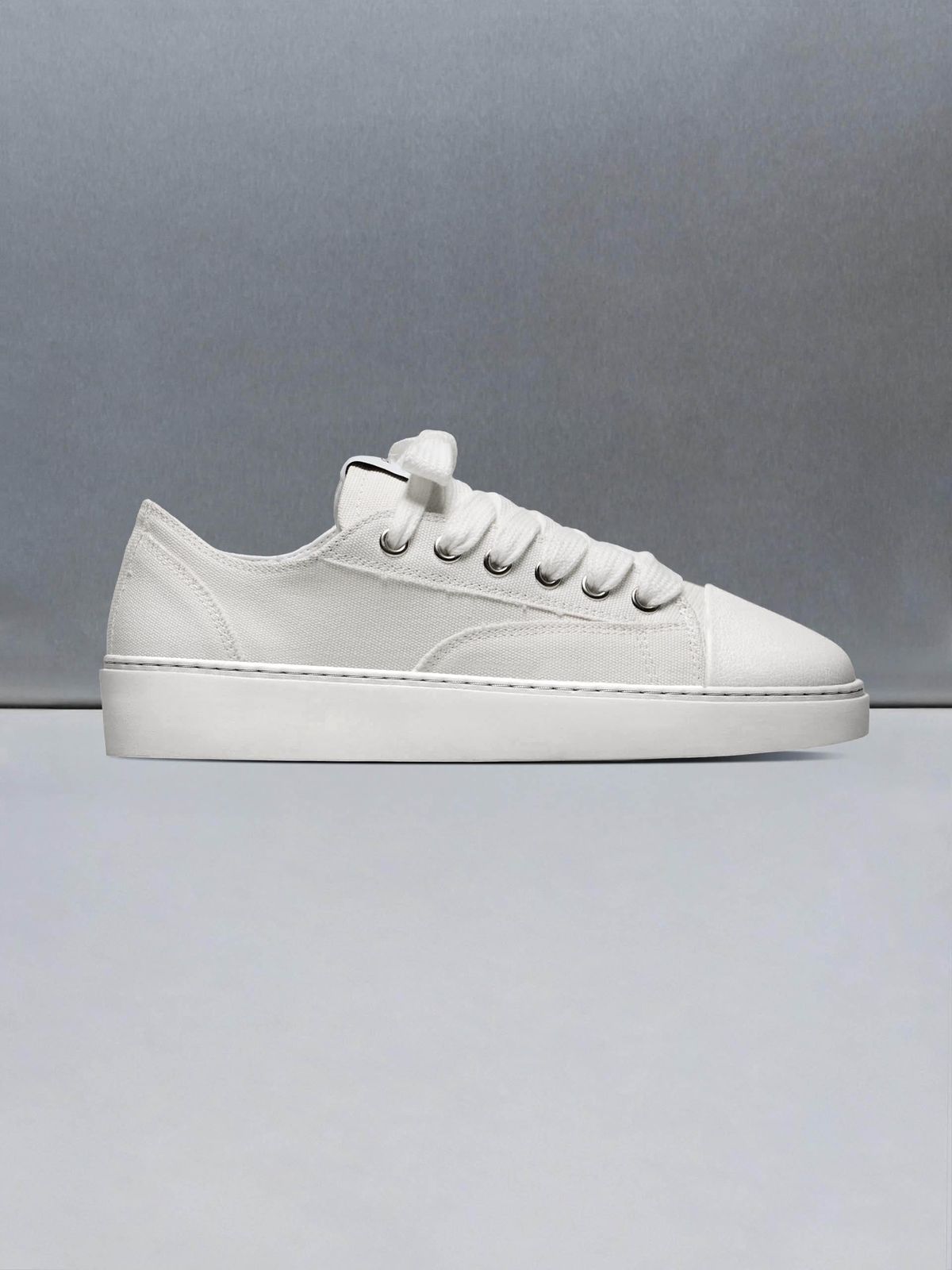 Mid Essential Homerun in Triple White