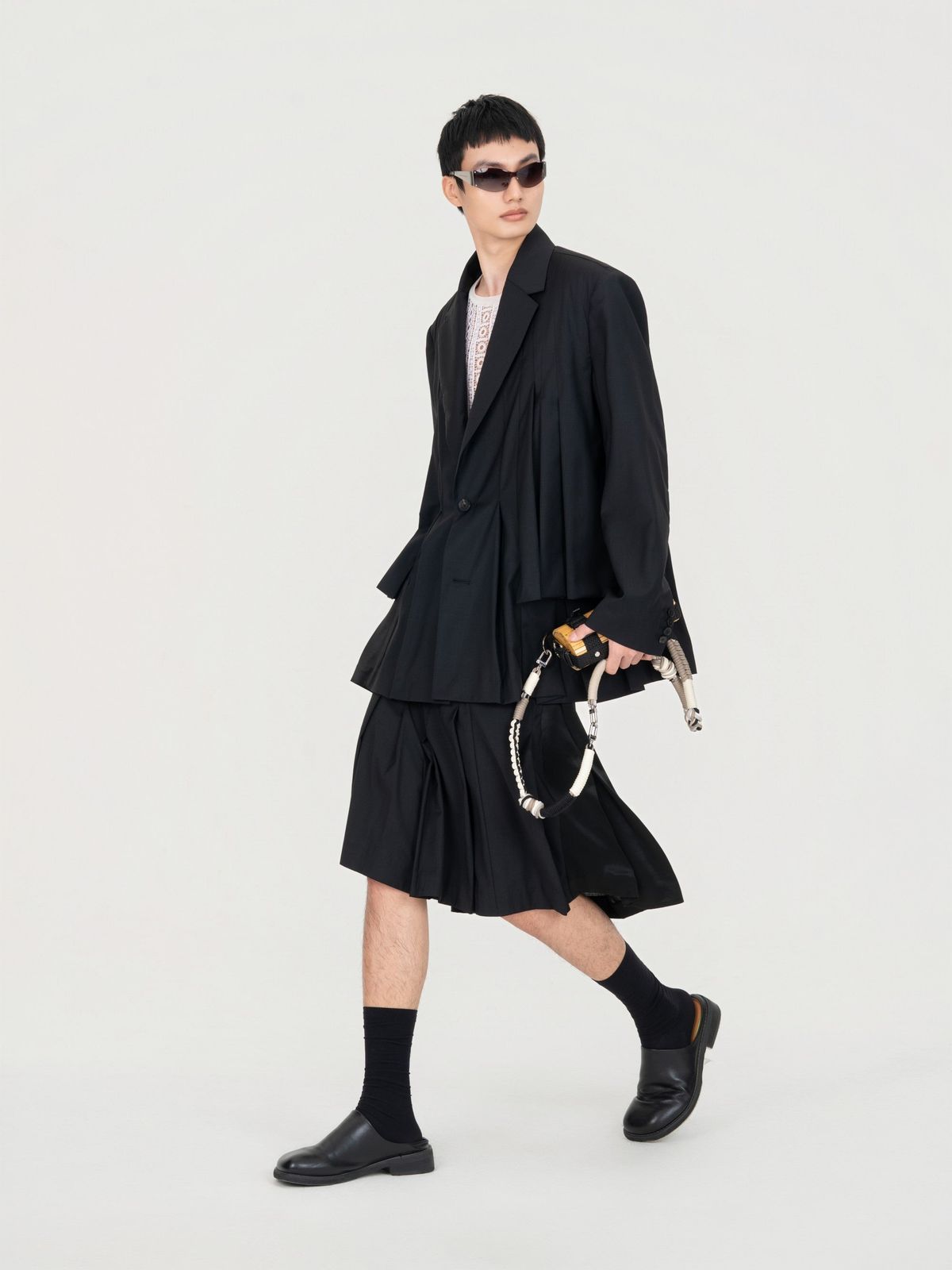 ILREGULAR PLEATS BLAZER