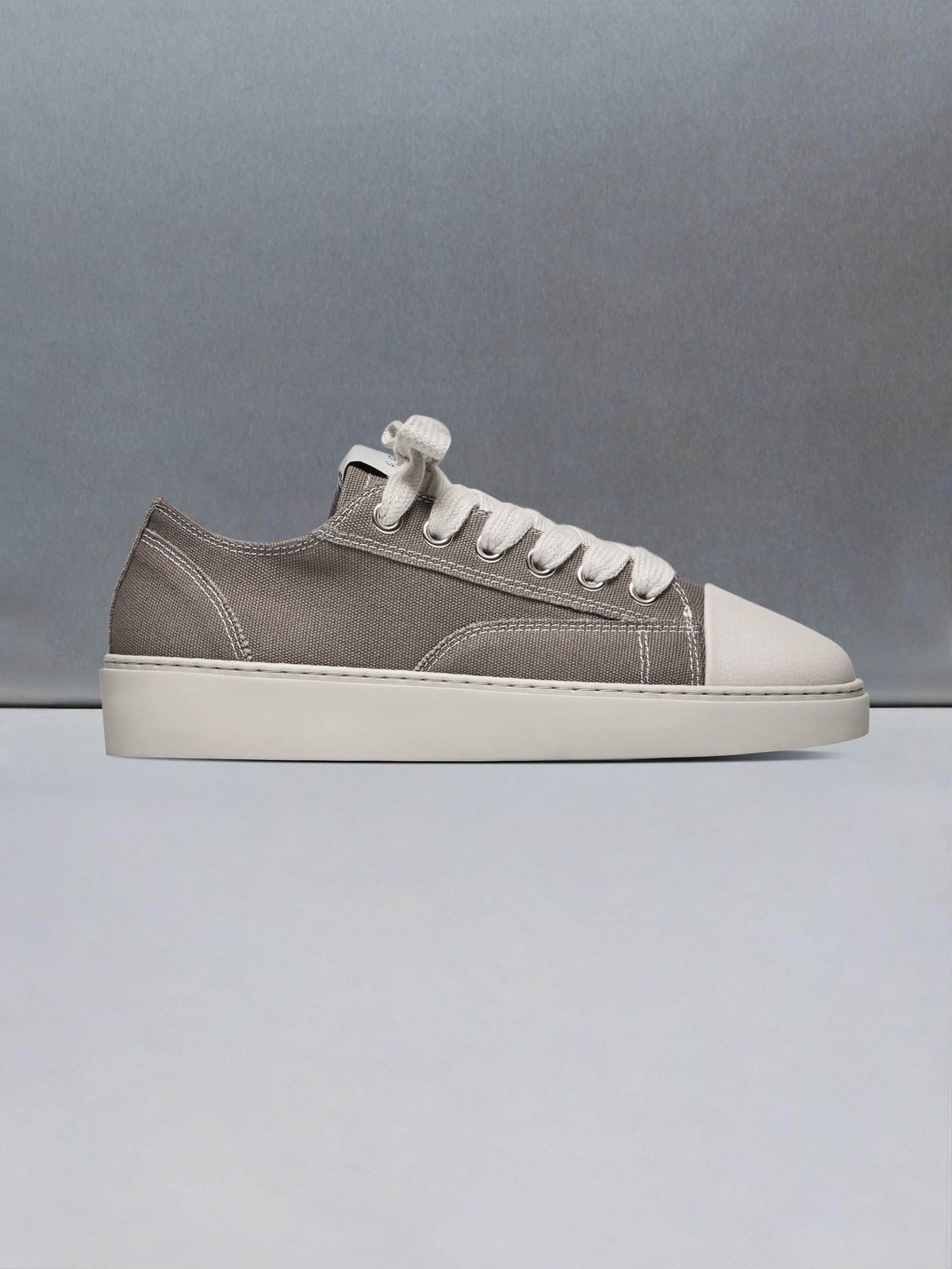 Mid Essential Homerun in Taupe