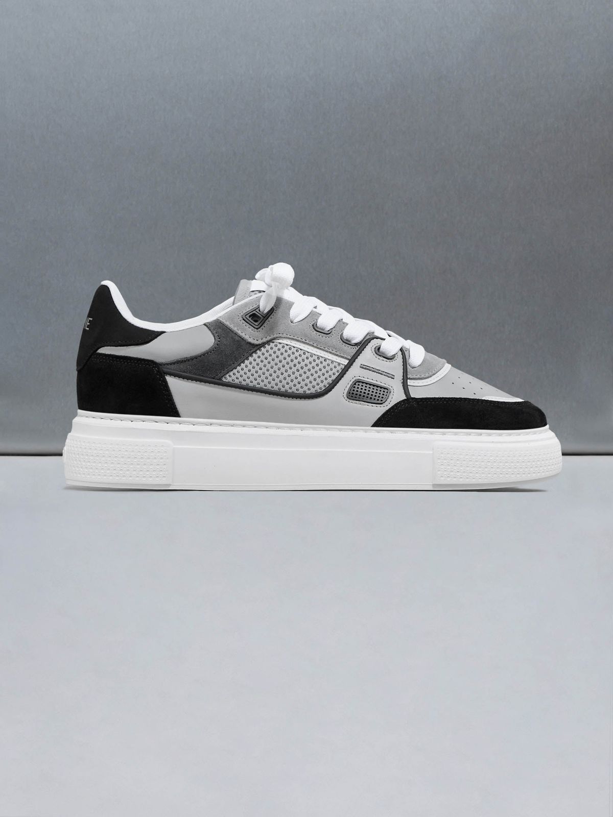 Atlas Trainer in Grey Black