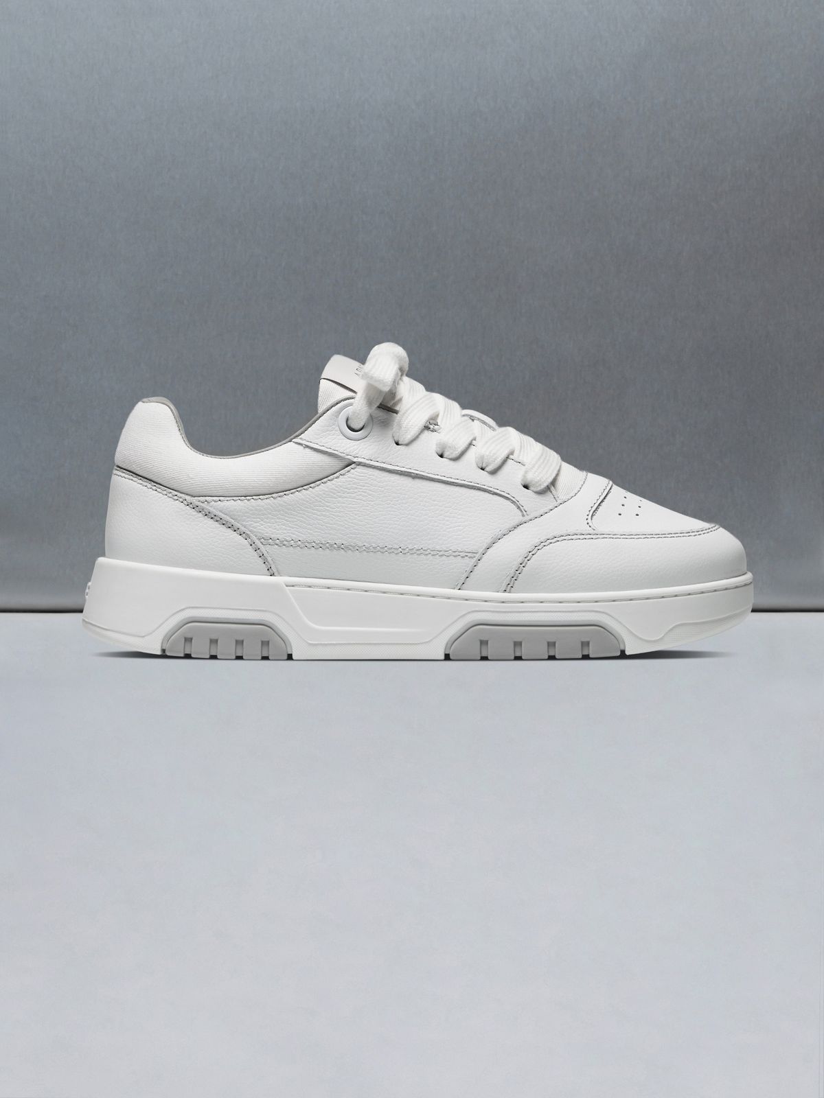Nova Trainer in Triple White