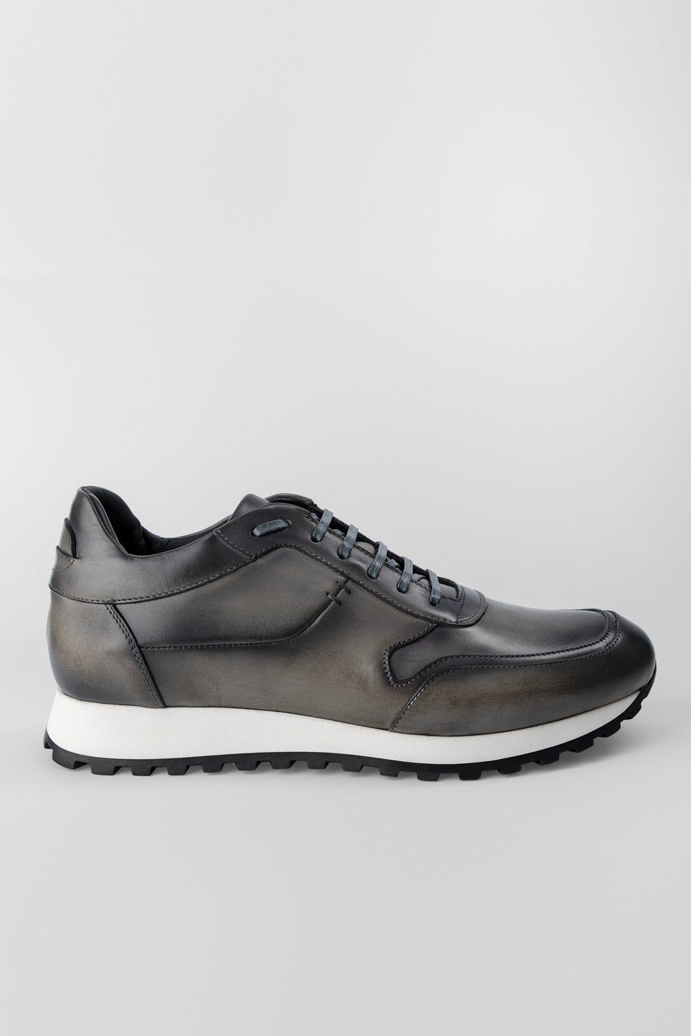 SOHO aluminium-grey patina runners.