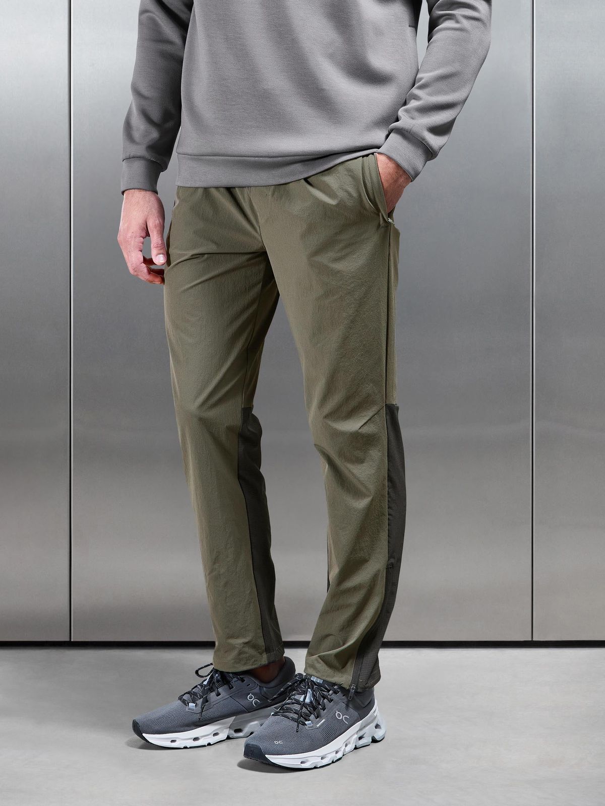 Utility Trail Trackpant in Olive Grey