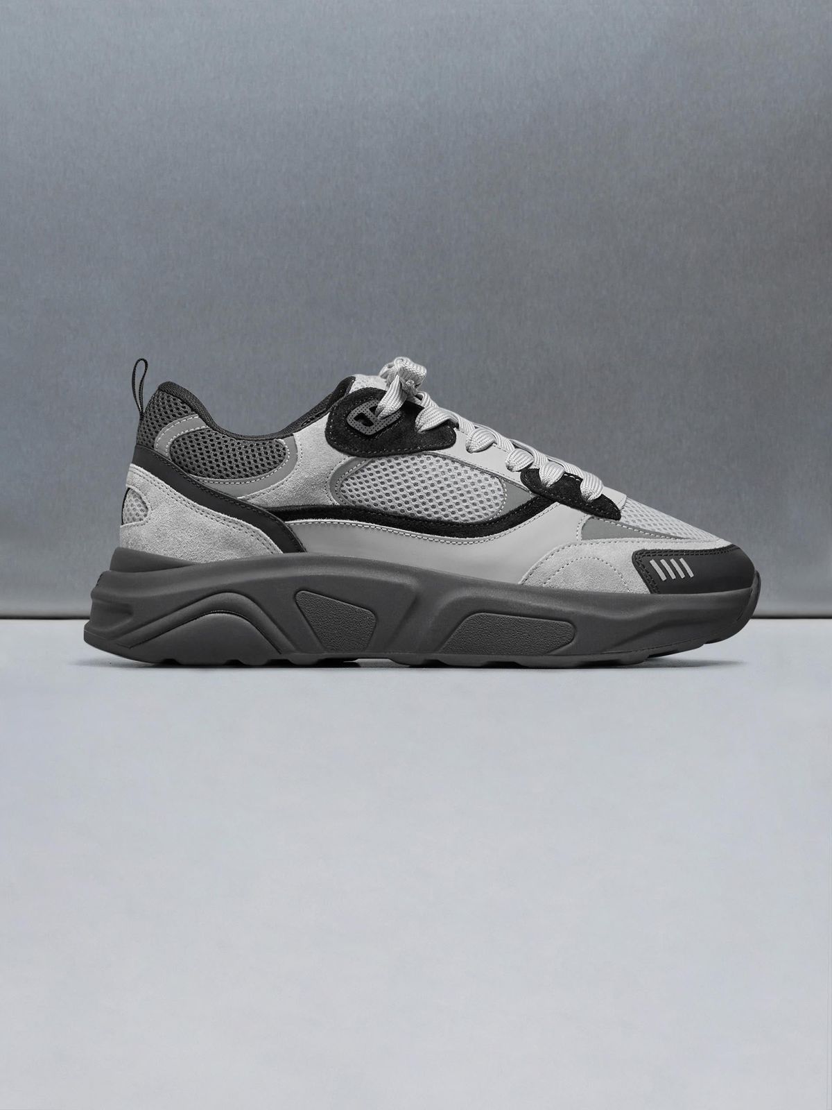 Flow Runner in Midnight Grey