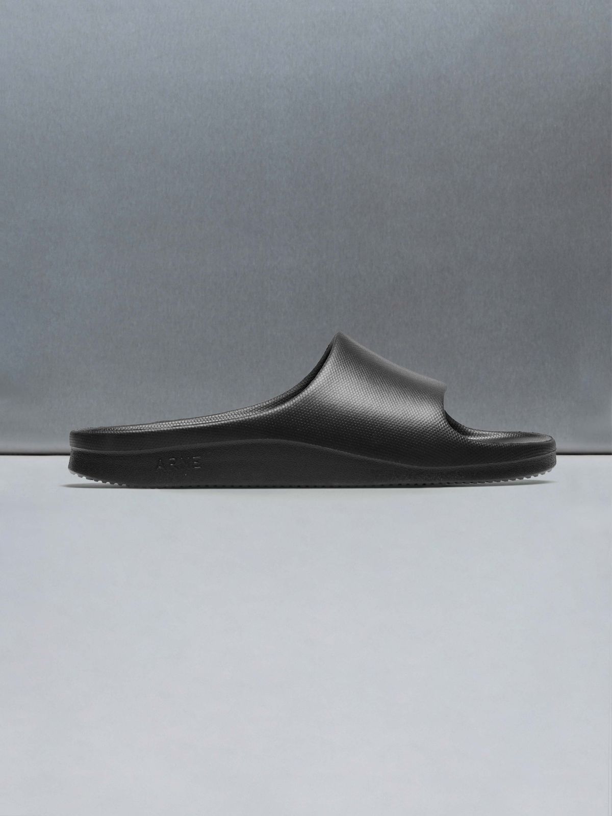 Active Slide in Black