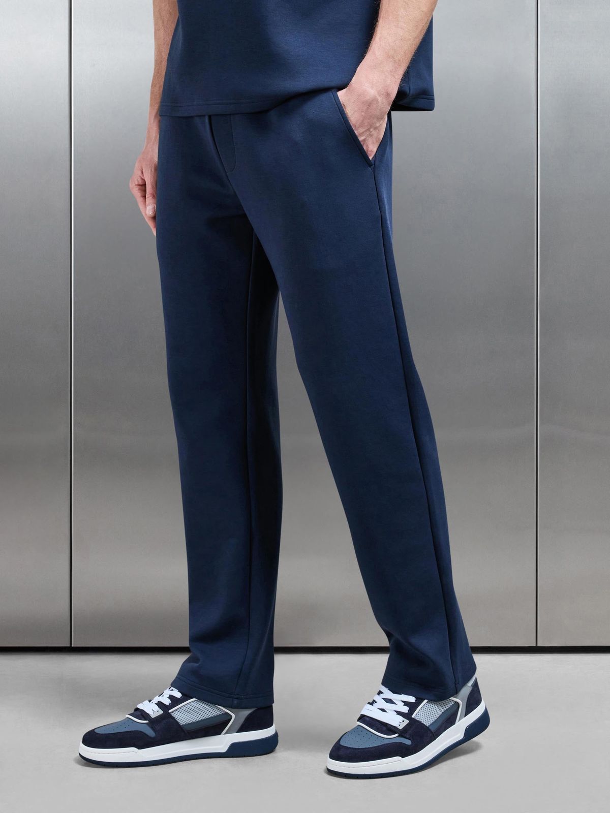 Everyday Luxe Straight Leg Jogger in Navy