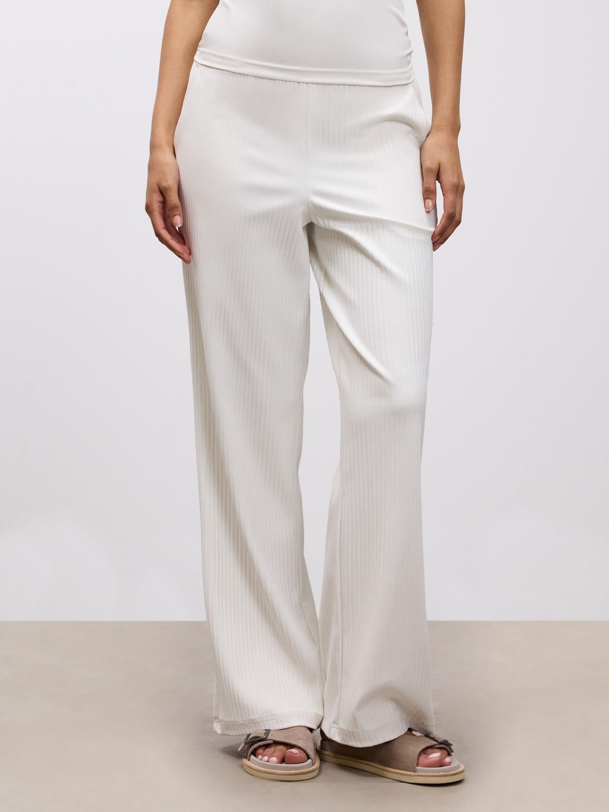 Womens Pleated Trouser in Ecru