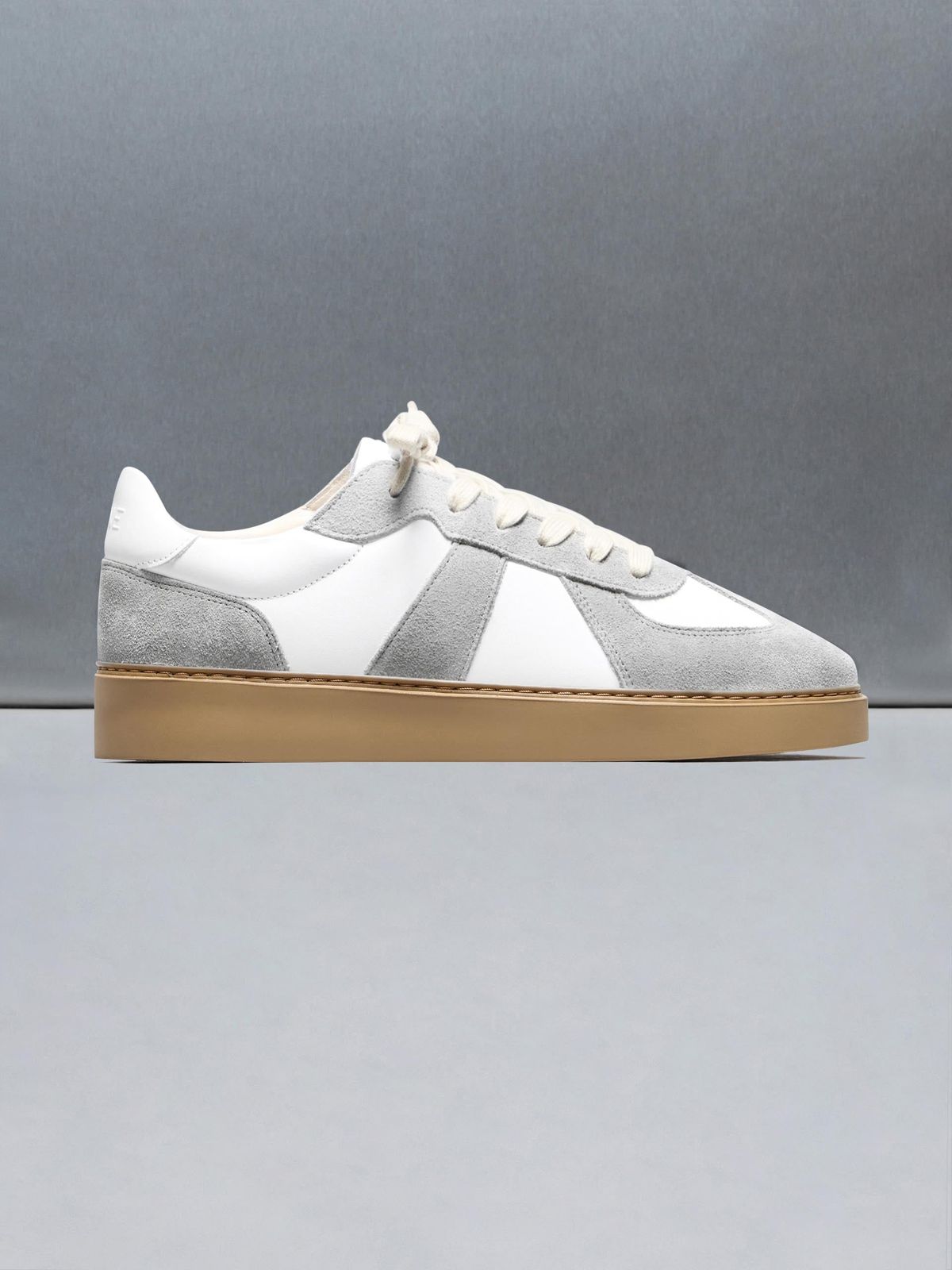 Classic Court Trainer in White Grey