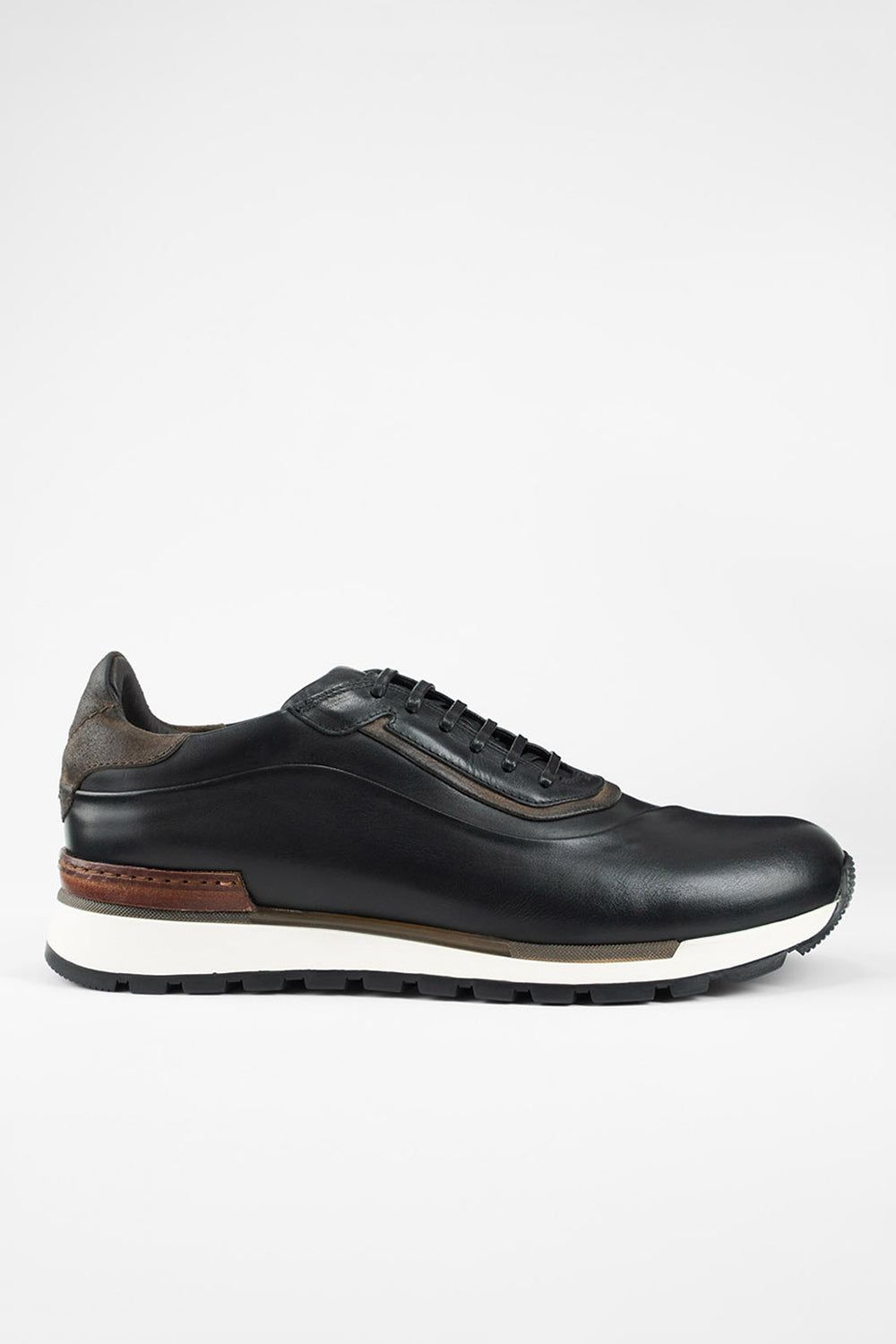 OWEN tuxedo-black folded runners.