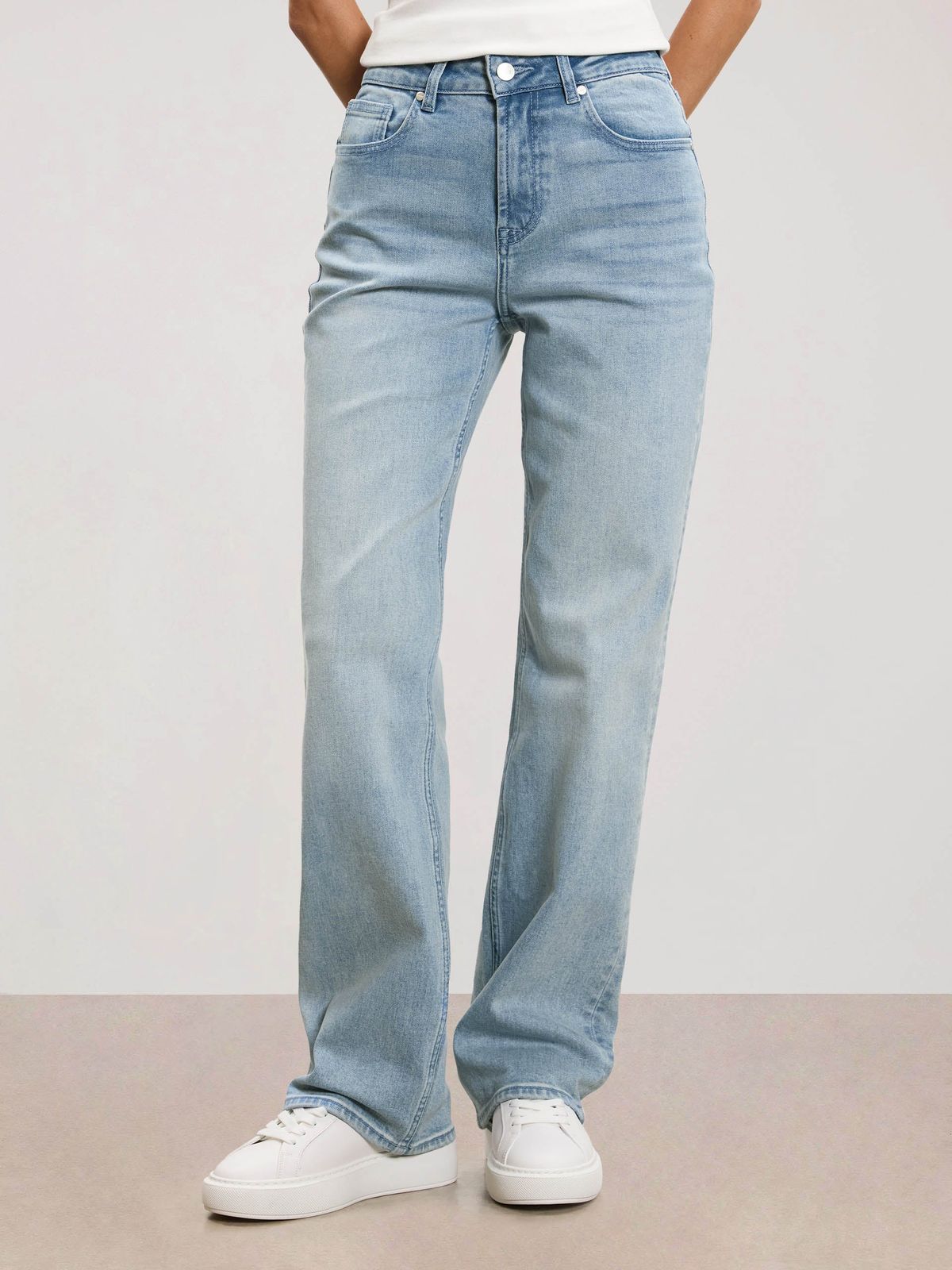 Womens Straight Leg Denim Jeans in Light Blue