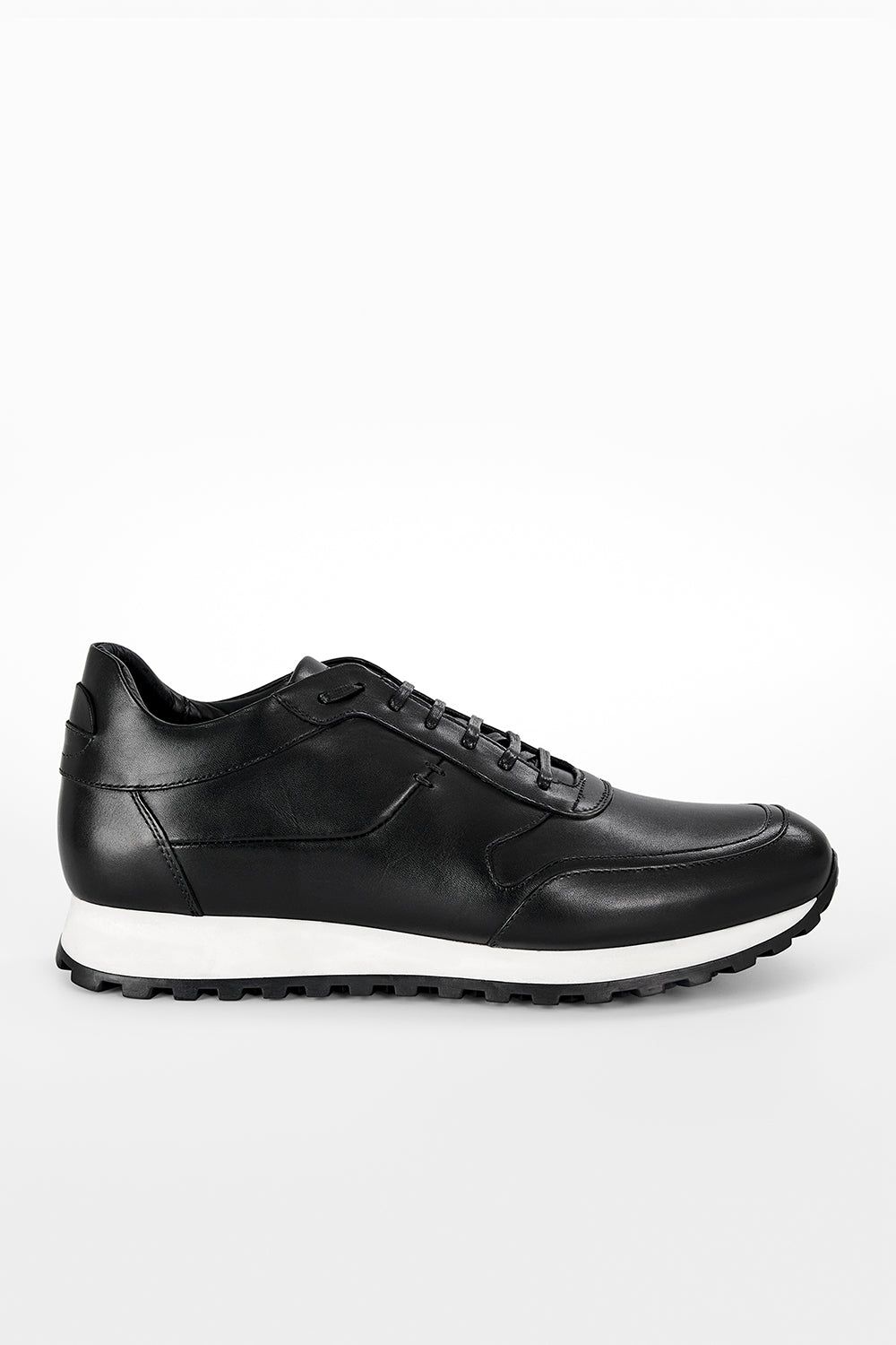 SOHO tuxedo-black runners.