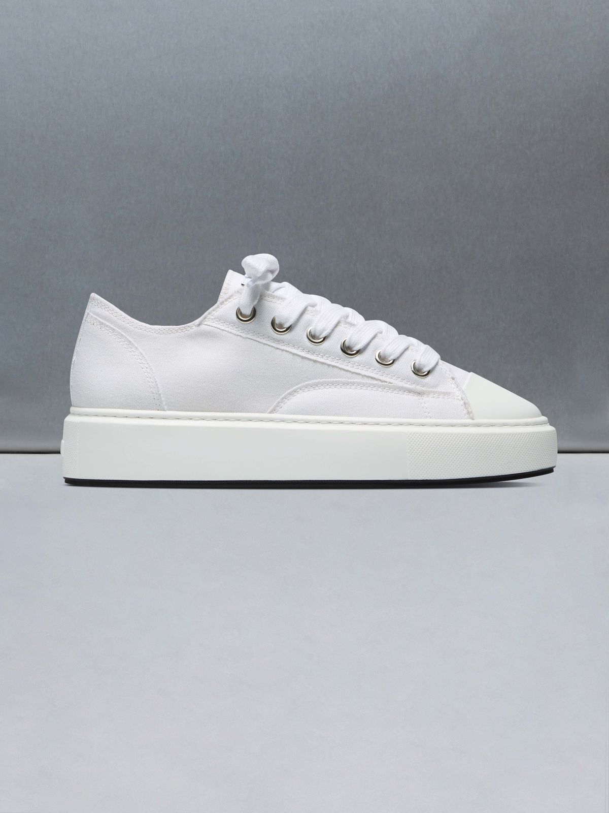 Homerun in Triple White