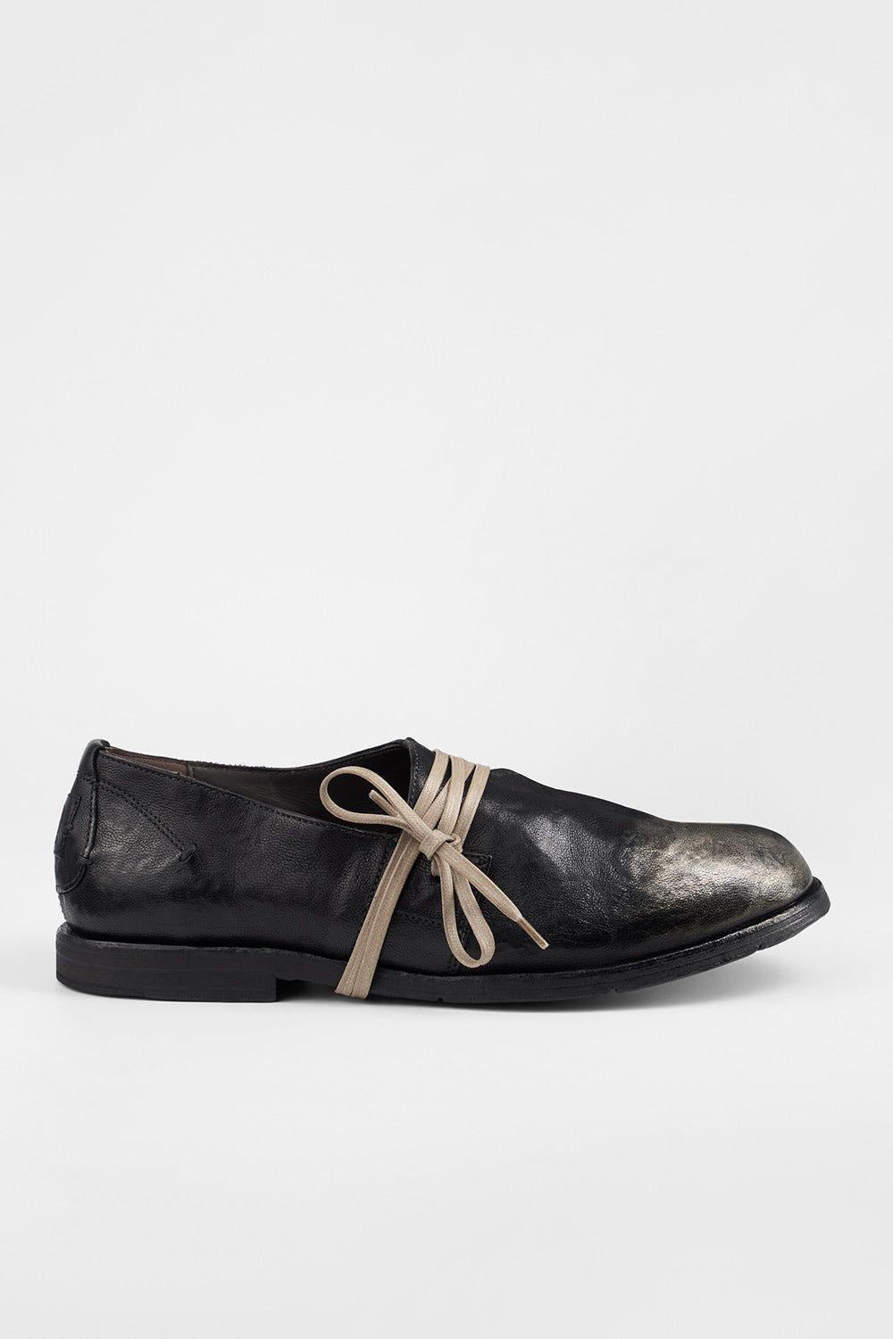 HARPER laminated silver-black shoes.