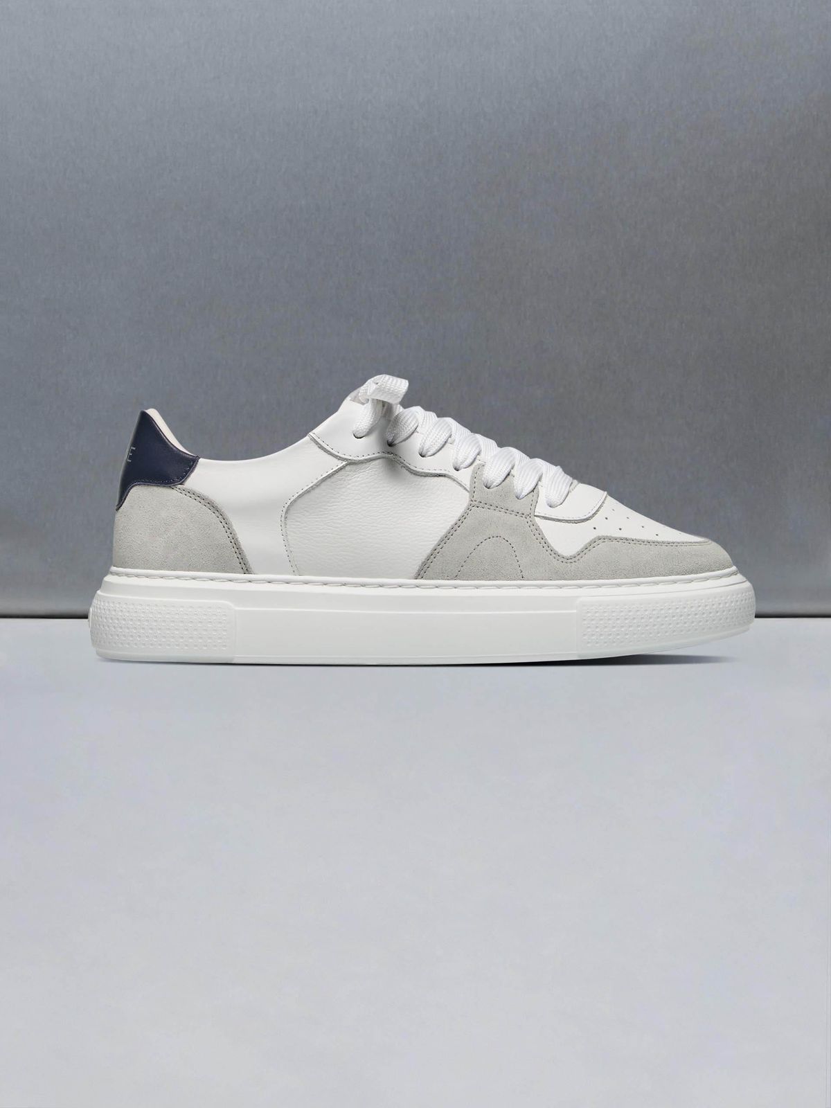Court Trainer in White Grey