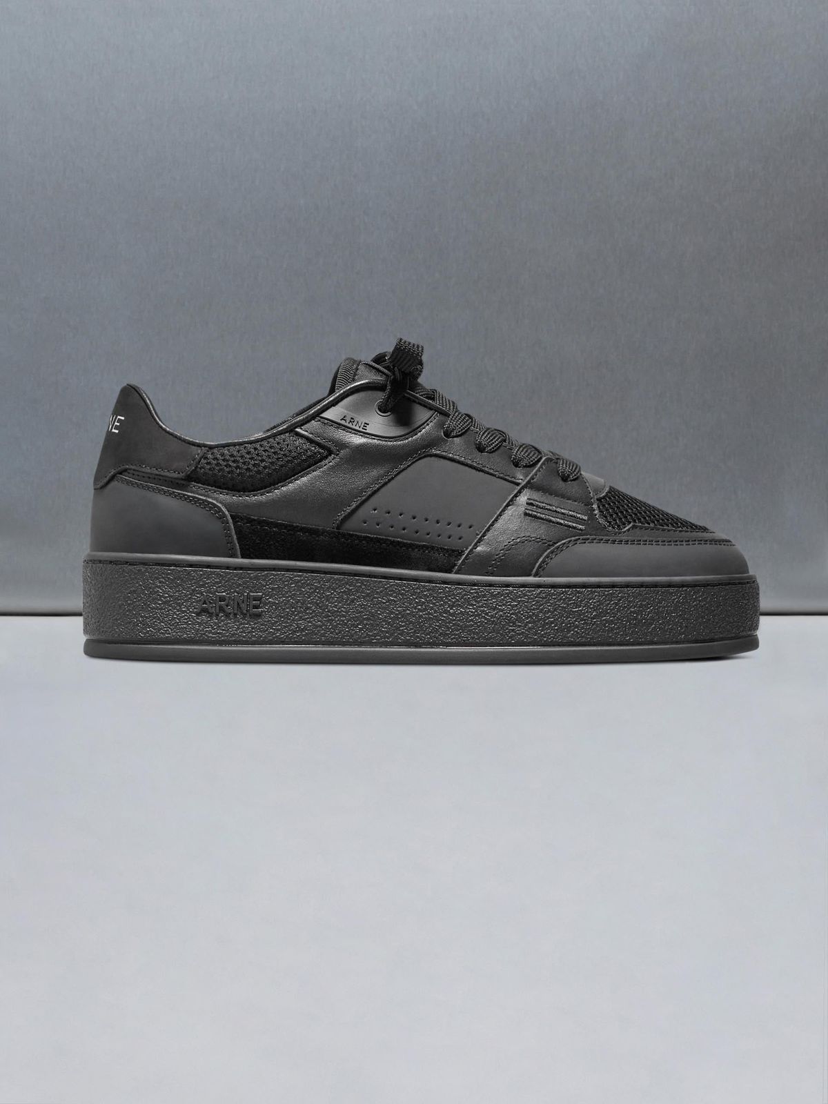 Arena Trainer 2.0 in Triple Black