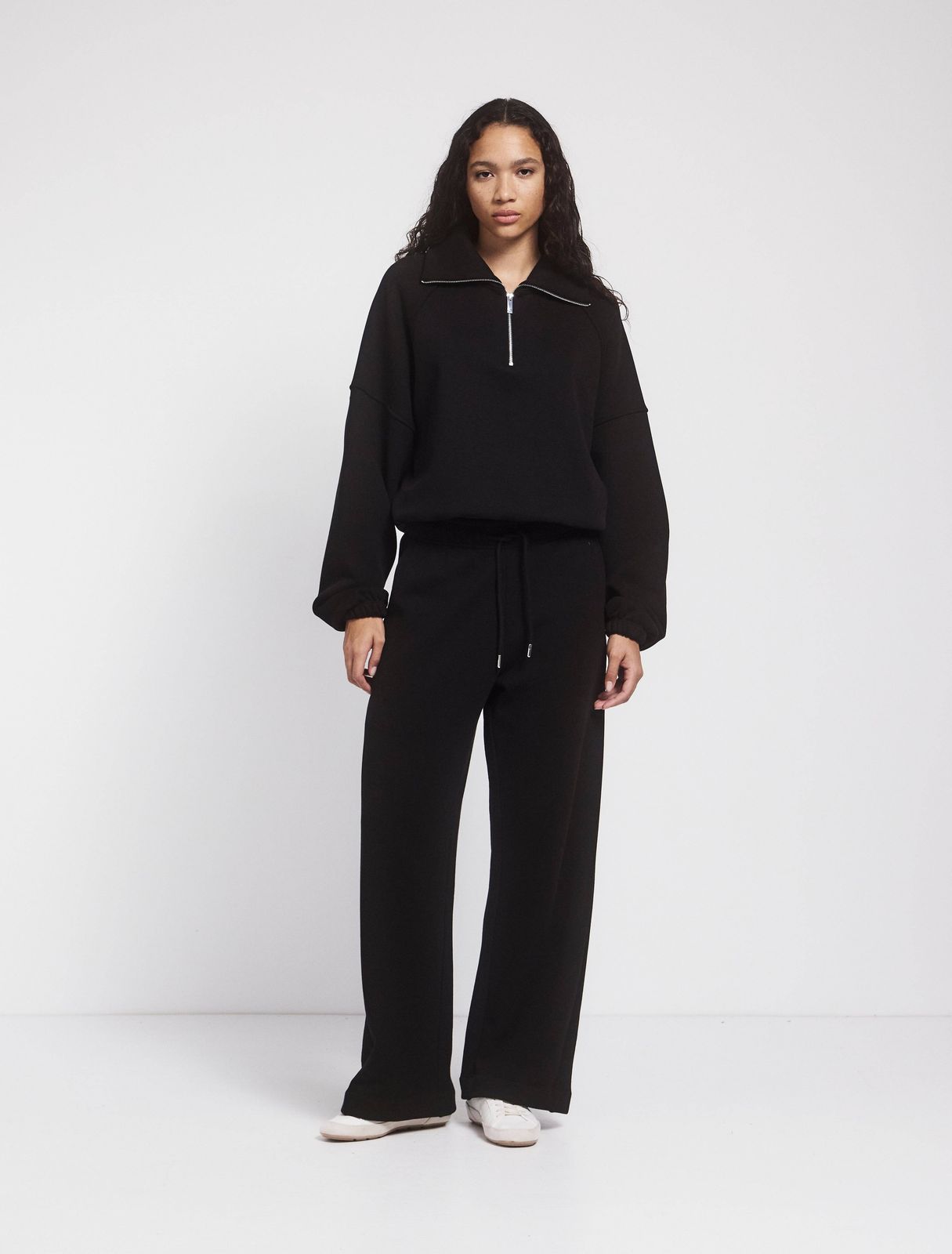 Straight Leg Sweatpant in Black